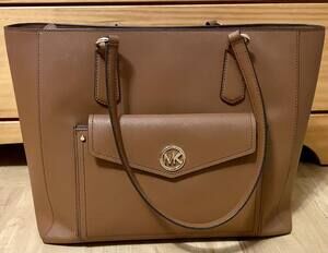 MICHAEL KORS Jet Set Caramel Brown Leather Tote with Front Pocket